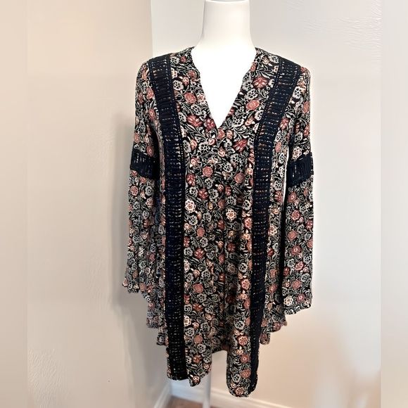 Knox Rose Floral Crochet Bell Sleeve Boho Fall  Shift Dress tunic - Picture 1 of 9